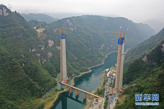 当锦绣山河遇上“气吞山河”：72层楼高的桥墩有多震撼？