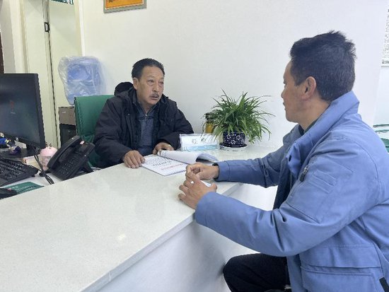 国网西藏巴宜区供电公司：实施“领导窗口坐班制”