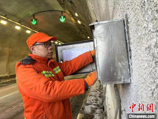 （新春走基层）吉林高速“守隧人”：守好群众的回家路