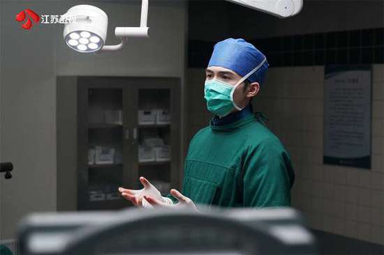 第一次演医疗剧，张彬彬说《手术直播间》让他“苦并快乐着”