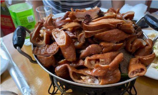 天津最名不副实的面馆，藏在村里只有8张桌子，老板娘不来吃不下