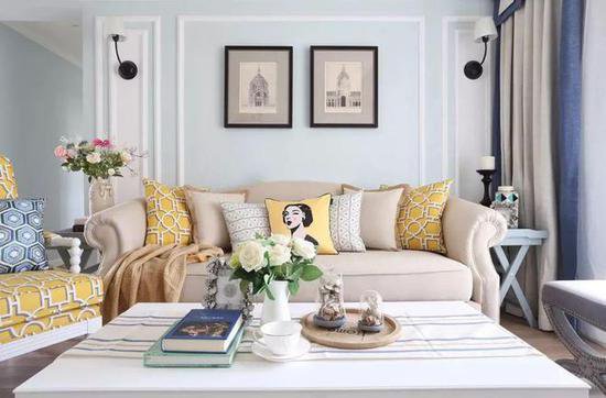 选对沙发背景墙<em>装饰画</em>，客厅空间瞬间焕新颜，美观又大气！