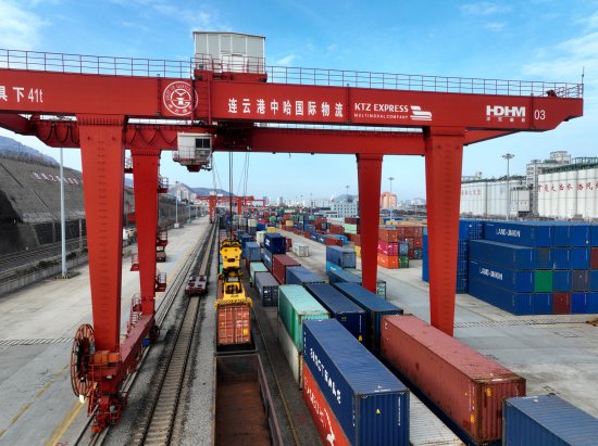 开年看一线丨铁路路网织密、服务提档再升级 中国经济在“轨道上...