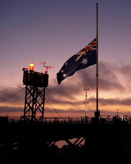 澳总理社交媒体发图文：澳全国降半旗，为悉尼商场持刀袭击事件...