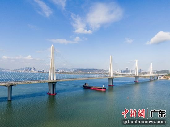 <em>珠海</em>西江公铁大桥正式通车