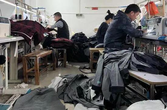 广州“湖北村”制衣工难求：日薪500元起，工人挑老板