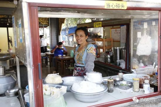 【中缅边境村的幸福密码】一个美食广场的流量