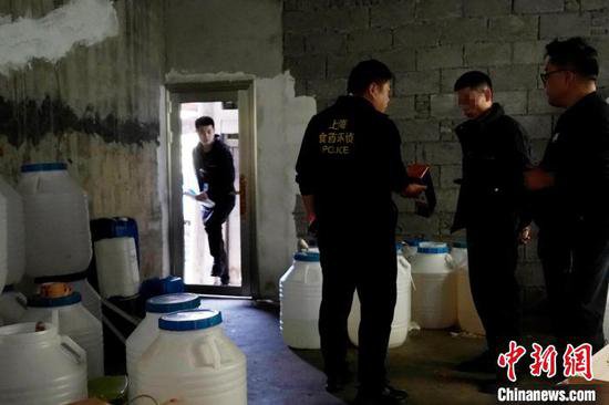 上海警方侦破40余起食品制售假案 涉案金额2.8亿余元