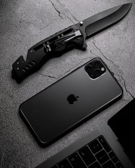 黑色口袋刀和苹果<em>手机图片</em>