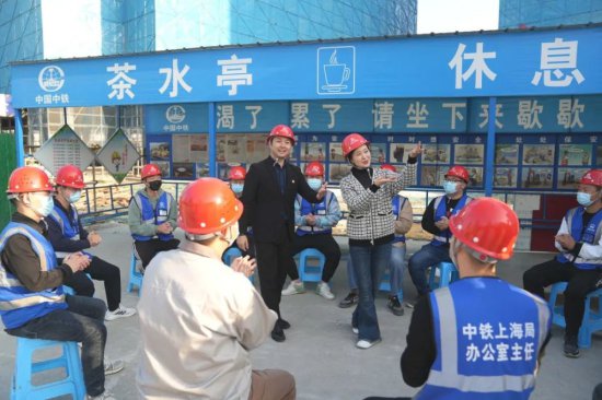 党的二十大代表走进中铁上海局基层项目讲团课