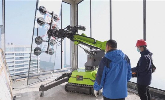 领跑新赛道！中联重科智能高机将打造高空喷涂机器人