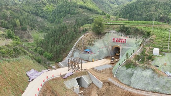 西部陆海新通道标志性工程黄百铁路全线首座特大型隧道开工建设
