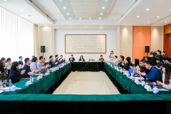 产业出海与<em>外贸</em>高质量发展圆桌会议在<em>沧州</em>举行