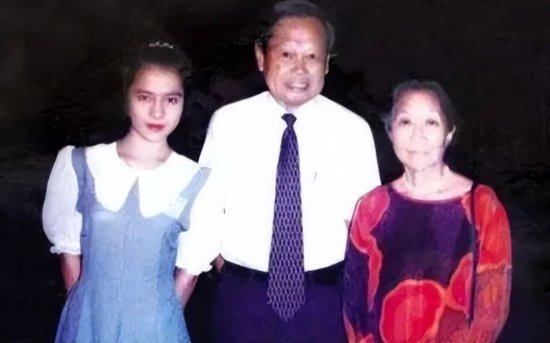 18年前，翁帆为何坚持嫁给82岁的<em>杨振宁</em>？