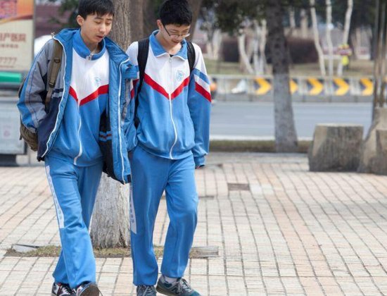 各国“校服”PK，越南校服有异域特色，中国校服“舒服得体”