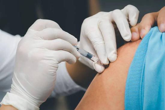 流感进入高发季 现在接种疫苗还来得及吗？去哪打？怎么选？