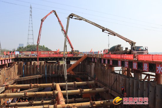 隆兴大桥首座主墩承台开始浇筑