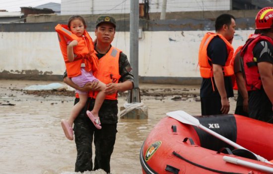 涿州水位开始回落！武警官兵继续开展搜救和医疗等工作