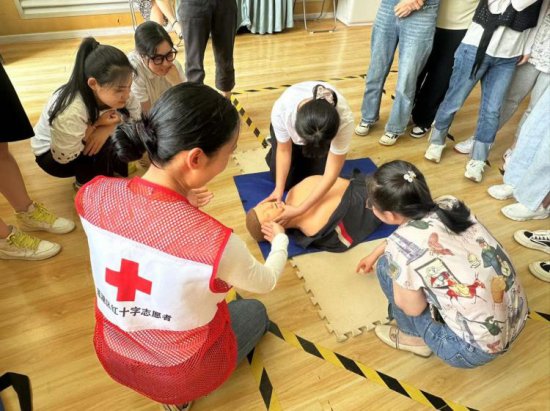 西安市莲湖区红十字会培训500名教师急救员 实现校园急救员全...