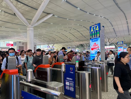 <em>深圳</em>铁路“五一”假期预计到发旅客超520万人次