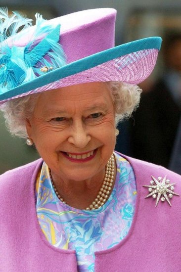 细数<em>伊丽莎白二世女王</em>的那些<em>珠宝</em>胸针，精美！