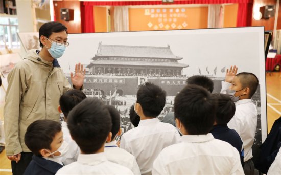 《国家相册》展览走进香港中小学 让孩子们看到立体<em>中国近代史</em>