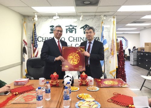 驻芝加哥总领馆人员走访中国城社区 送新春祝福