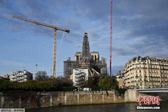 <em>巴黎圣母院</em>火灾后修复工作持续 标志性尖顶与倒塌前相同
