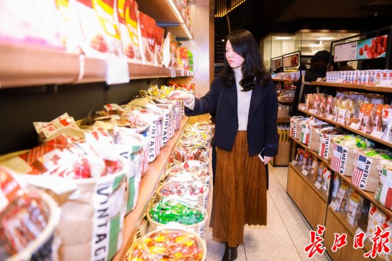 最爱的零食主动“找到你”，武汉传统零售商开打“私人订制”牌