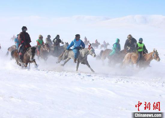 （新春见闻）内蒙古<em>马超</em>联赛迎总决赛 万名牧民参与