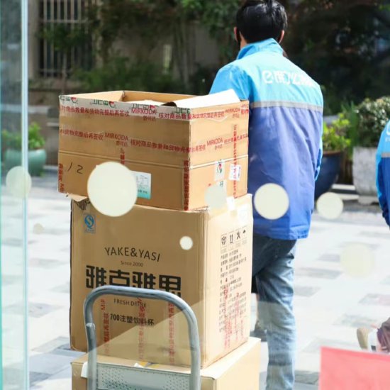 上海饮品业自救实录：老板一线送外卖，大区经理通宵拉货