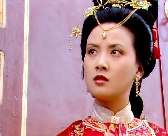 她是最美王熙凤，当红时嫁给张国立，65岁仍无子女，原因让人...