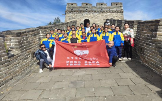 昂仁县驻村工作队组织学生赴北京成都参加文化研学活动