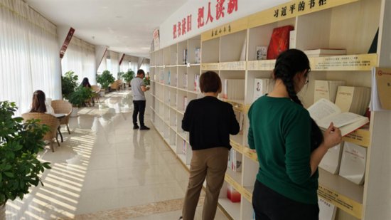 四川“社区书屋”成为居民家门口“充电”好去处