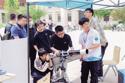 陕西高校多项活动展示中国航天成就