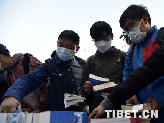 西藏拉萨：<em>世界读书</em>日里多<em>读书</em>、读好书