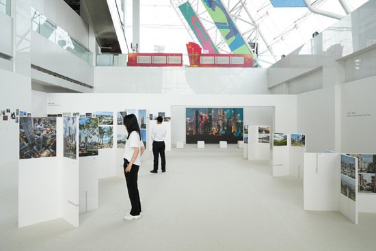 “时昔之廓——国际化城市建设的<em>深圳</em>实践”展览对公众开放