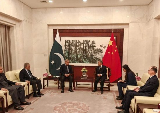 <em>巴基斯坦</em>总理吊唁遭恐袭遇难中国公民