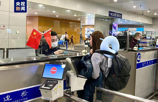 元旦假期上海两大国际<em>机场</em>口岸出入境客流总量预计将达到23.4万...
