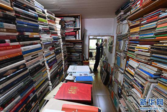 探访千年古镇里的旧书店：触摸时光，慢品书香