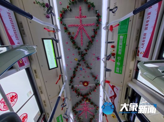 助力北京冬奥 郑州公交打造“一起向未来”主题车厢