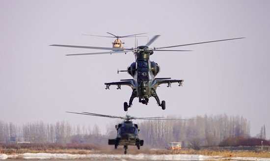 新疆军区某陆航旅组织大机群低气象条件下飞行训练