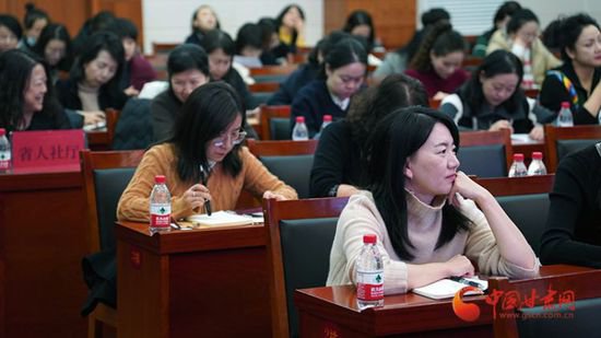 中国妇女第十三次全国代表大会精神宣讲报告会在兰州举行