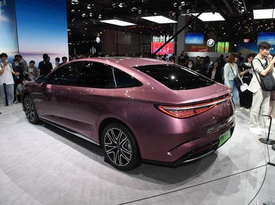 上海车展，比亚迪发布新车了，造型优雅，长4980mm，提供2种...