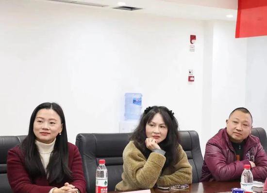 重庆市第一实验中学校开展家校社共育之“生长”对话活动