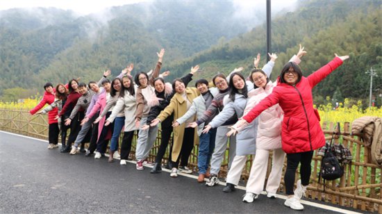 赣州市崇义县章源实验中学开展庆“三八”妇女节活动