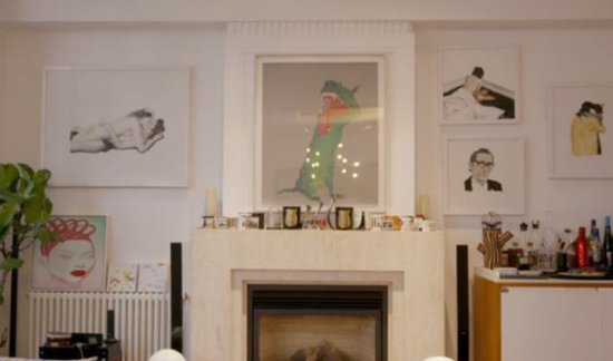 参观吕燕在法国的豪宅，可能是太怕冷了，<em>客厅</em>装有壁炉和<em>暖气</em>片
