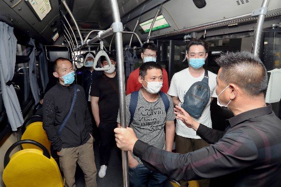 上海轨交路网承担超六成公共交通运量，公交车如何摆脱地铁“...