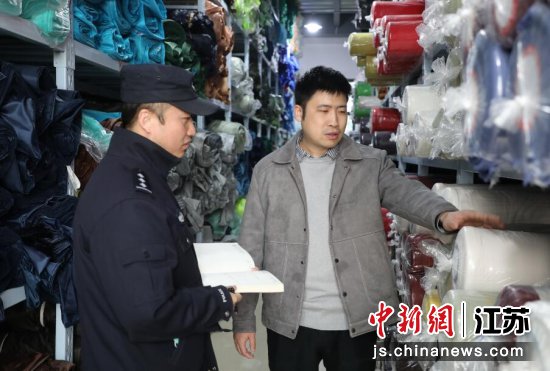 <em>苏州吴江</em>：警务服务进驻市场助力打造“平安市场”