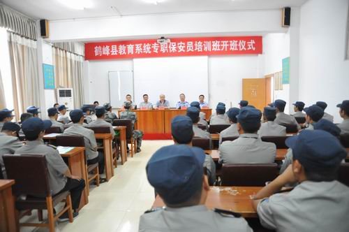 鹤峰县政府买单120万元为学校配备专职保安